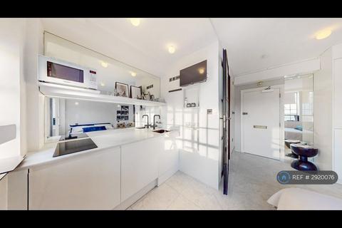 Studio to rent, Chelsea Cloisters, London, SW3