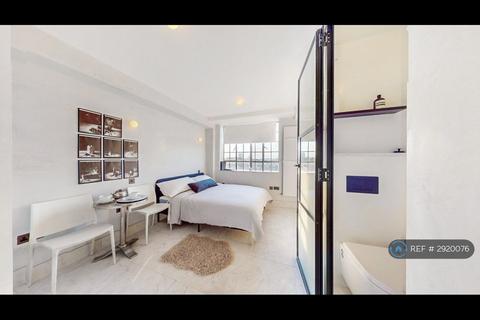 Studio to rent, Chelsea Cloisters, London, SW3