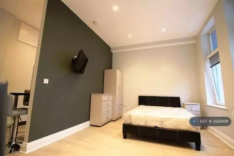 Studio to rent, Bournemouth