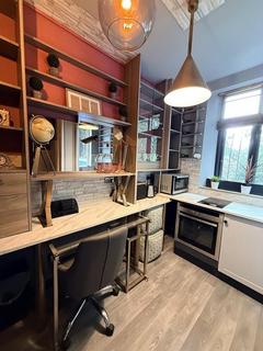 Studio to rent, Saint Ann's Lane