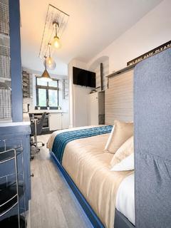 Studio to rent, Saint Ann's Lane