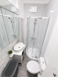 Studio to rent, Saint Ann's Lane