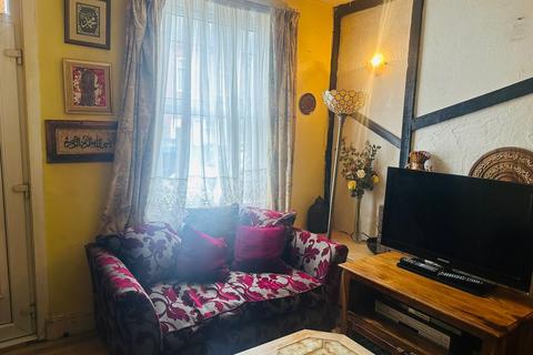 2 bedroom terraced house to rent, St. Peters Road, Luton LU1