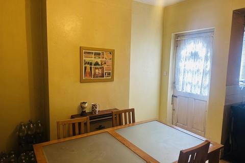 2 bedroom terraced house to rent, St. Peters Road, Luton LU1