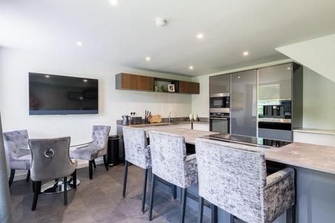 3 bedroom semi-detached house for sale, Otley Road, Leeds LS16