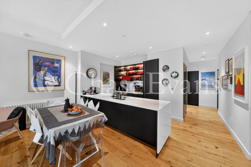 Apartment in City Island - View 3