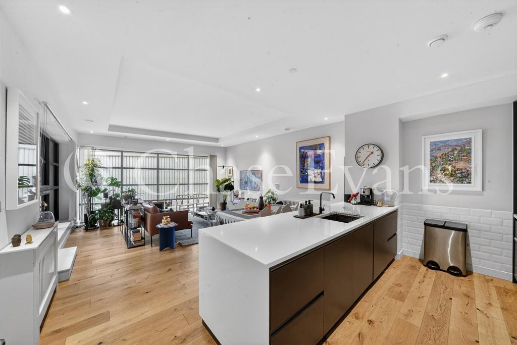 Apartment in City Island - View 4