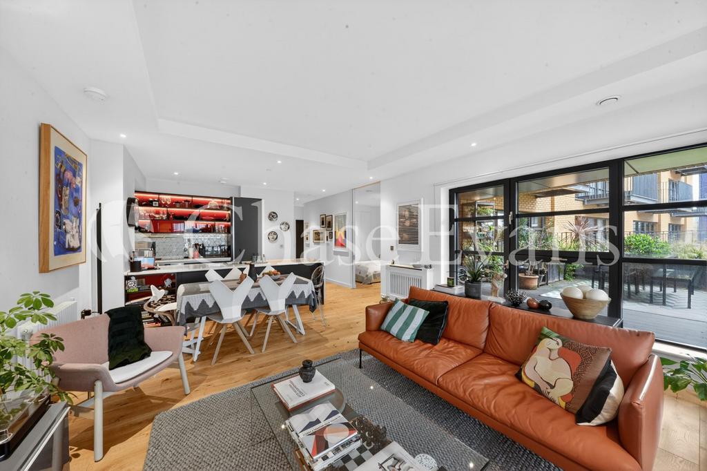 Apartment in City Island - More