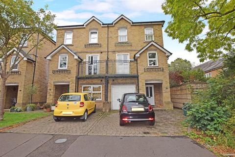Harvey Drive, Hampton