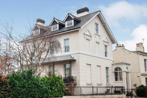2 bed flat/apartment for rent in London Road, Cheltenham, GL52