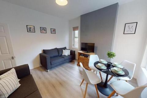 5 bedroom semi-detached house to rent, Queens Road East, Beeston NG9