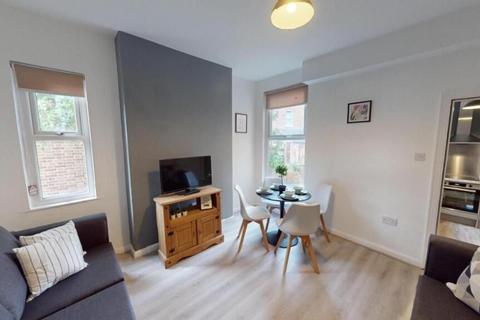 5 bedroom semi-detached house to rent, Queens Road East, Beeston NG9
