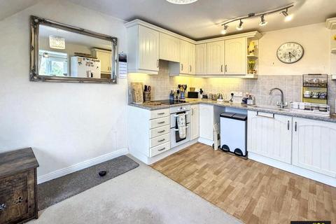 2 bedroom flat for sale, Melcombe Avenue, Weymouth