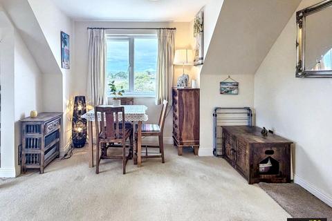 2 bedroom flat for sale, Melcombe Avenue, Weymouth