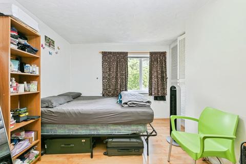 2 bedroom end of terrace house for sale, City Road, Nottingham, Nottinghamshire, NG7