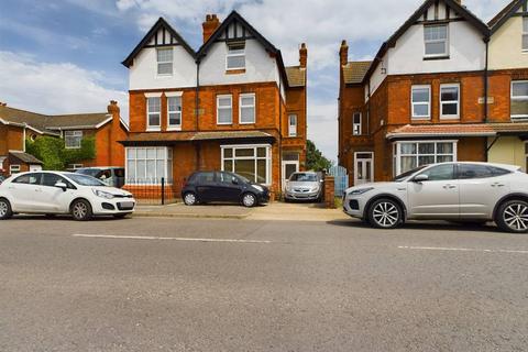 6 bedroom semi-detached house for sale, Victoria Road, Mablethorpe, LN12