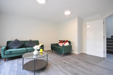 4 bedroom house to rent, 4 Bedroom Townhouse – Royce Road, Hulme