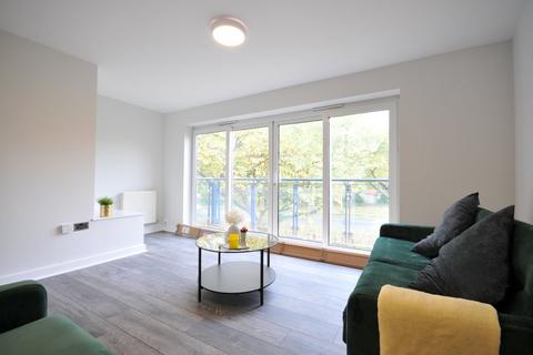 4 bedroom house to rent, 4 Bedroom Townhouse – Royce Road, Hulme