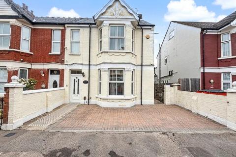 5 bedroom semi-detached house for sale, Stuart Road, Gillingham, Kent, ME7