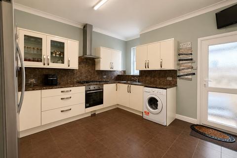 5 bedroom semi-detached house for sale, Stuart Road, Gillingham, Kent, ME7