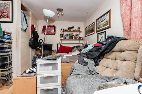 Studio for sale, Parkwood Drive, Hemel Hempstead