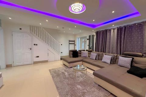 Stunning Three-Bedroom Detached House