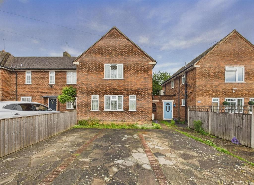 Detached house exterior, driveway