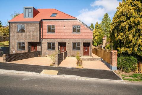 Waddington Avenue, Coulsdon CR5