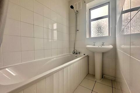 3 bedroom house to rent, Cranmer Gardens, Dagenham, RM10