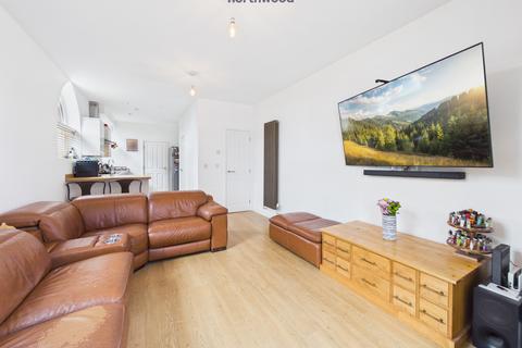 2 bedroom end of terrace house for sale, St. Albans Road, Wrexham, LL11