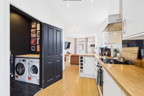 2 bedroom end of terrace house for sale, St. Albans Road, Wrexham, LL11