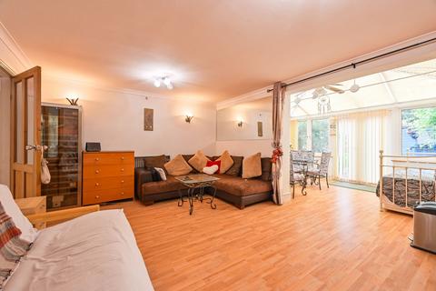 3 bedroom house to rent, Sark Walk, Canning Town, London, E16