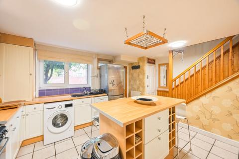 3 bedroom house to rent, Sark Walk, Canning Town, London, E16