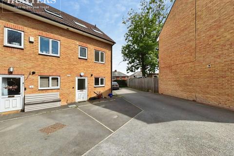 3 bedroom semi-detached house to rent, Welland Gardens, Elsecar, Barnsley