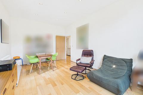 2 bedroom flat for sale, Reffield Close, Towcester, NN12