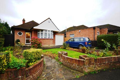 2 bedroom bungalow to rent, Westbury Close, Ruislip, HA4