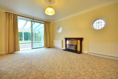 2 bedroom bungalow to rent, Westbury Close, Ruislip, HA4