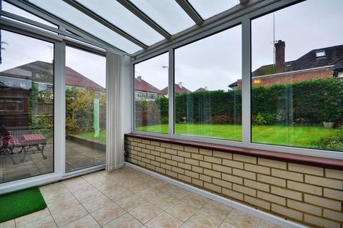 2 bedroom bungalow to rent, Westbury Close, Ruislip, HA4