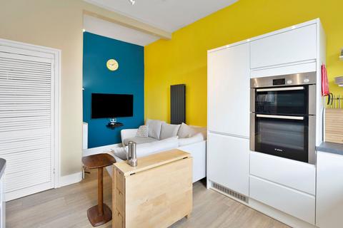 2 bedroom flat to rent, Harrison Gardens, Polwarth, Edinburgh, EH11