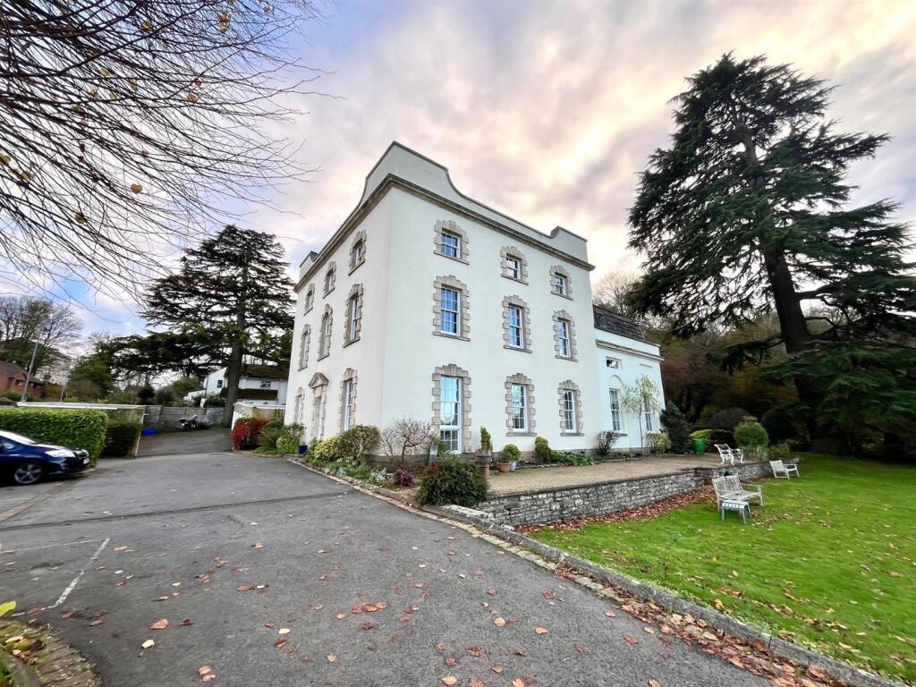 3 bedroom flat for sale