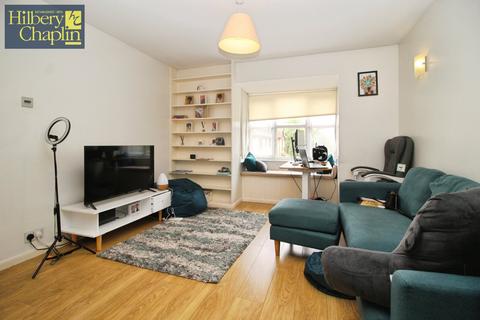 1 bedroom apartment for sale, Holland Close, Romford, RM7