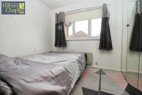 1 bedroom apartment for sale, Holland Close, Romford, RM7