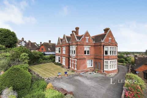 2 bed flat/apartment for rent in Prideaux Road, Eastbourne, BN21