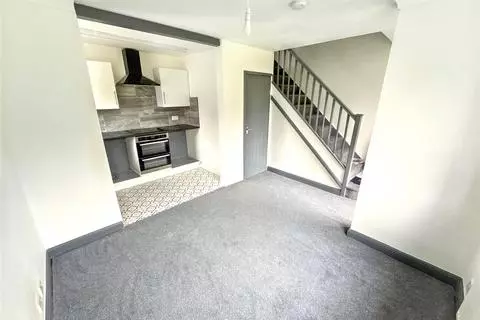 2 bedroom end of terrace house to rent – pohled 2