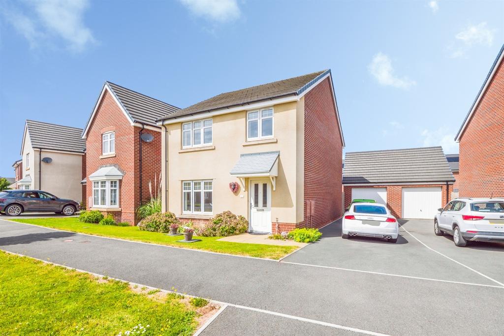 4 bedroom detached house for sale