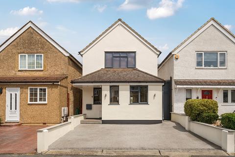 3 bedroom detached house for sale, Bourneside Road, Addlestone, KT15