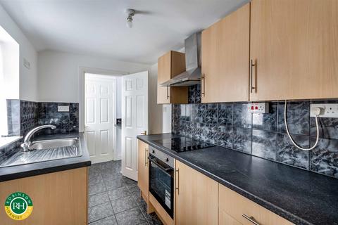 3 bedroom end of terrace house for sale, Queen Marys Road, New Rossington, Doncaster