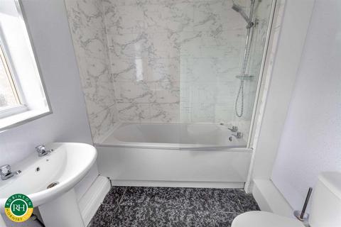 3 bedroom end of terrace house for sale, Queen Marys Road, New Rossington, Doncaster