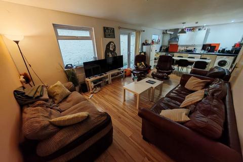 6 bedroom flat to rent, Tramshed Gloucester Road, Bristol BS7