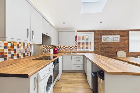 2 bedroom ground floor flat to rent, St. Marys Road, Market Harborough